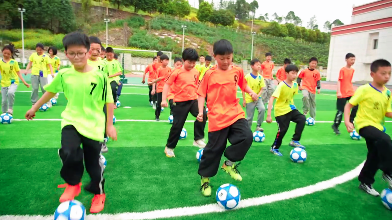 海信冰箱·雨辰助学启航：足球梦种子播撒北川校园 智能公会
