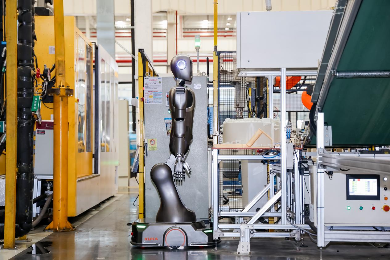 首个智能体工厂获世界纪录认证，美的引领智能制造范式跃迁 智能公会