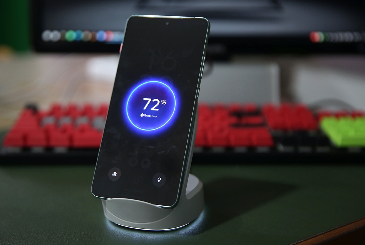 轻薄全能旗舰 体验无短板 联想moto X70 Air AI手机深度评测 智能公会