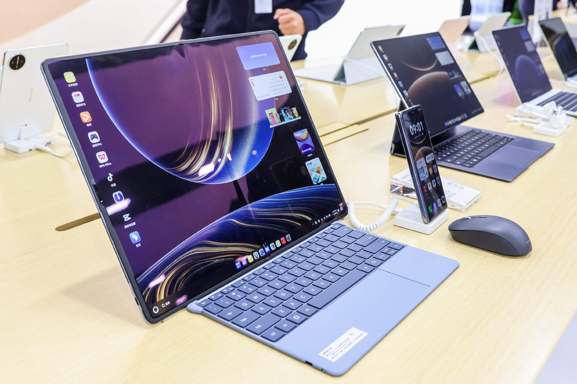 华为在电信科技大会上“秀肌肉”：468㎡展区装下了整个未来生活？ 智能公会