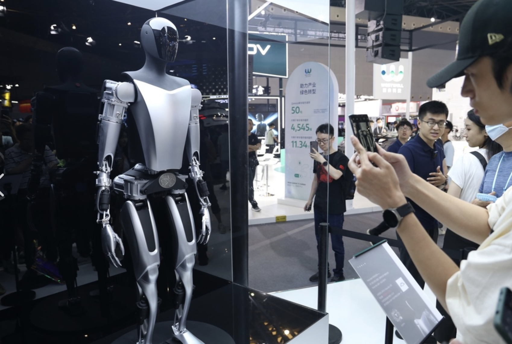 人形机器人“烧钱”大战：春晚营销卷到上亿，融资800亿却难进家庭？ 智能公会