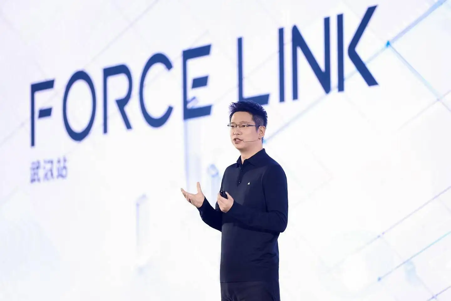 “养龙虾”爆火，AI正在吃掉软件业？不拥抱就出局 -1